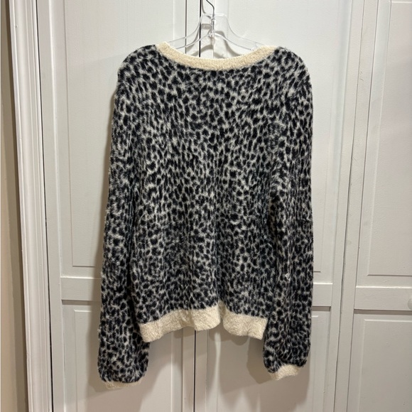 LOFT Black and Cream Leopard V-Neck Sweater Size Large - Picture 2 of 3